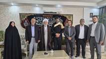 دیدار مسئولان بنیاد خراسان رضوی با خانواده شهدای سنگر خیابان / تشکیل پرونده ایثارگری در بنیاد شهید و امور ایثارگران