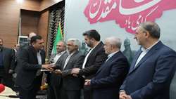 انتخاب کارمندان تراز بنیاد شهید در حقیقت تکریم خادمان خانواده معظم شهدا است