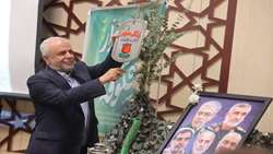 نواخته شدن زنگ ایثار در مدرسه شاهد توسط رییس بنیاد شهید | امروز جای ۳۴ دانش‌آموز شهید حمله رژیم صهیونیستی در کشور خالی است