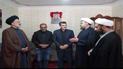 دیدار  نماینده ولی فقیه در بنیاد شهید و امور ایثارگران با خانواده شهدای جنگ تحمیلی آمریکای جنایتکار و رژیم غاصب صهیونیست در استان قزوین