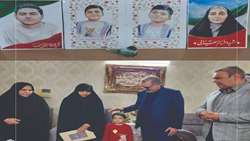  نمایندگان معاون رئیس جمهور با ۵ خانواده شهید جنگ رمضان در ورامین دیدار کردند