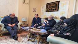 دیدار رییس بنیاد شهید و امور ایثارگران با خانواده‌های شهیدان معظم رحیمی، وفایی و قربان‌نژاد