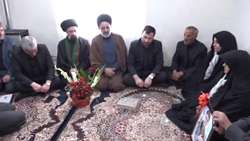 دیدار نماینده ولی فقیه در بنیاد شهید و امور ایثارگران با خانواده شهدای جنگ رمضان در شهرستان گرمی