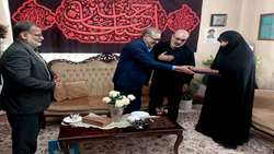 دیدار معاون حقوقی و امور مجلس بنیاد  با خانواده معظم شهیدان سردار «محمد سرلک» و «امیرحسین فرخه»