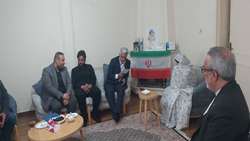 دیدار معاون بهداشت و درمان بنیاد با خانواده‌های شهدا در منطقه ۸ تهران