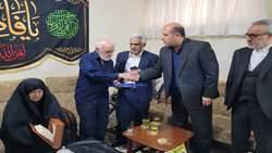دیدار معاون بهداشت و درمان بنیاد  با خانواده  پنج شهید والامقام اشرفی