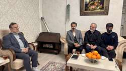 دیدار دبیر مشاوران وزرا در امور ایثارگران با خانواده شهدای جنایات امریکایی صهیونیستی در همدان