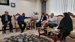 دیدار معاون رئیس جمهور و رئیس بنیاد شهید با خانواده شهدای جنگ رمضان در شهریار/ آرامش، امنیت و عزت امروز کشور مرهون فداکاری شهدا است
