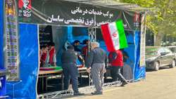موکب عزاداری بیمارستان ساسان  همزمان با آغاز مراسم تشییع پیکر مطهر امام شهید 