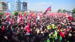  لحظاتی از تشییع پیکر رهبر شهید انقلاب در میان مردم عزادار در تهران
