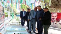 ادای احترام معاون فرهنگی و آموزشی بنیاد شهید و امور ایثارگران به مقام شامخ شهدای شیراز