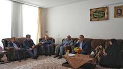 دیدار معاون فرهنگی و آموزشی بنیاد شهید و امور ایثارگران با خانواده شهید «عبدالرضا کیانی» در شیراز