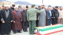 تشییع پیکر شهید اصغر علی‌بیگی با حضور مدیرکل پشتیبانی و مهندسی بنیاد شهید و امورایثارگران در همدان