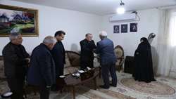 دیدار مدیرکل پذیرش و امور اداری بنیاد با خانواده شهید امیر وکیل‌زاده