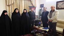 دیدار معاون تعاون و امور اجتماعی بنیاد شهید و امور ایثارگران با خانواده شهید سیدعباس رسولی